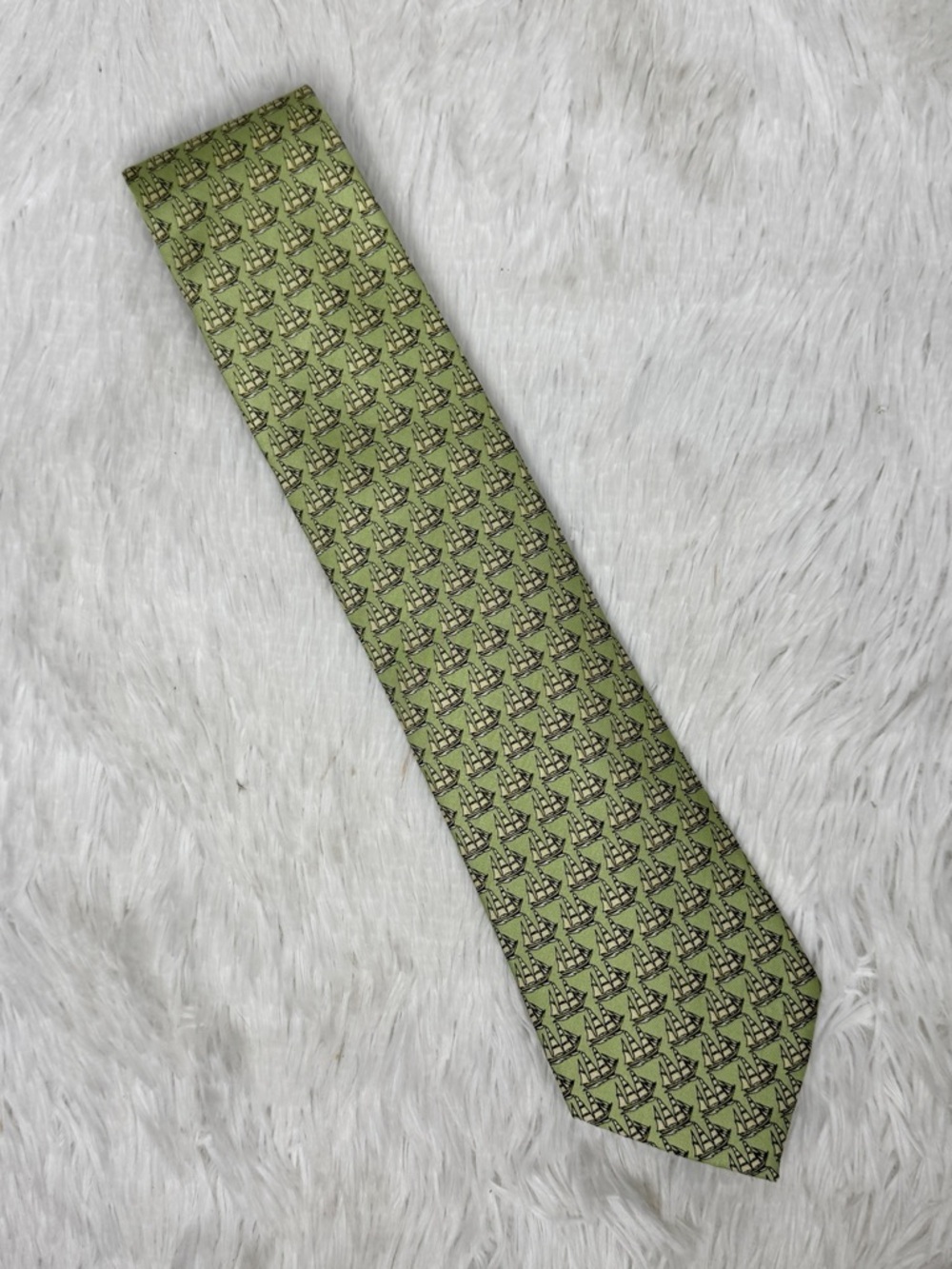 RIVETS OF BOSTON / vintage Kelly green sailboat printed novelty silk tie